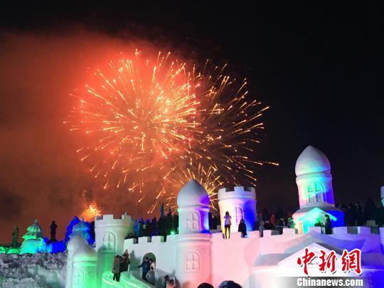 ͼΪ����ɽ����������ѩ�ڿ�Ļʽ�ֳ� ���� ��