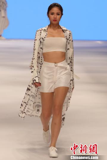 �ڶ����й�(����)����ʱװ��6�տ�Ļ������ʮ�����ʦ���������ʦ�������ݳ�ʱ��ʢ�硣������ ��