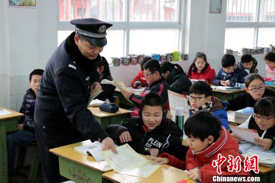 ͼΪ1��6�գ�����У԰��ѧ���Ƿ��Ű�ȫ����ҳ�������� ��