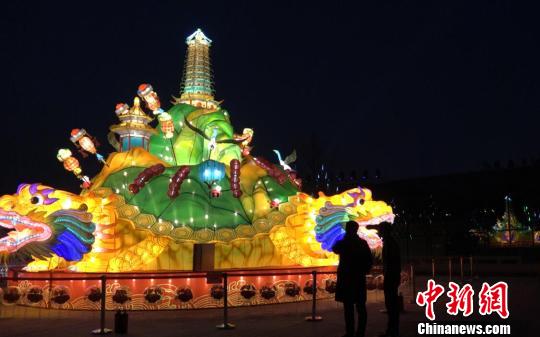 ���ٸ����羫�µ�С�Ʋʲ���������ֻ���ı��ϣ�ԶԶ��ȥ����һ����ɽ�������� ��