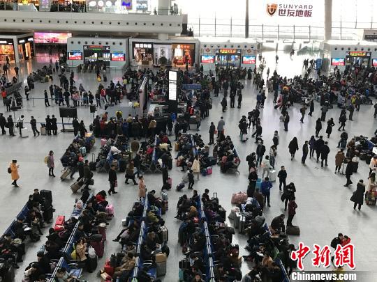 ͼΪ�����ڼ�ĺ��ݻ𳵶�վ����ʩ���� ��