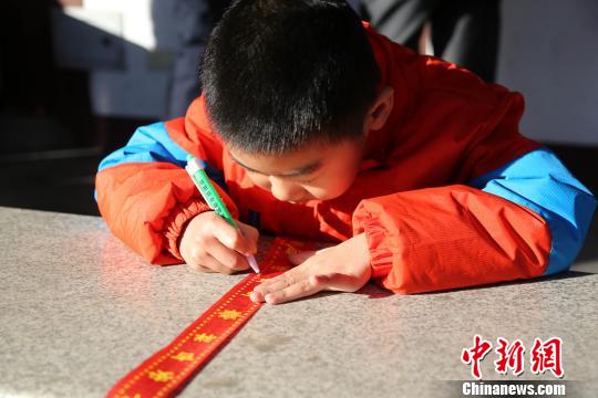 ������ףԸд�ڸ����ϣ�������һ��ƽ�����顣��ɳ���� ��