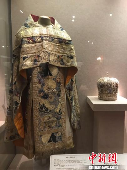 ����˹�۹���������ְ��Ա�ľ������¼���Ƕ��1000��˱�ʯ�����̽�ڡ������� ��