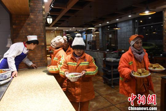 �ڸ���ʡ�����ݣ��ܶ��˵�һ���Ǵ�һ��ţ���濪ʼ��Ȼ�������Ѿ��ں�ҹ����ɨ����Сʱ�Ļ���������˵��һ�밮��ţ������͸����������������Ⱥ�����������ͼΪ�����������������͡��������� ��