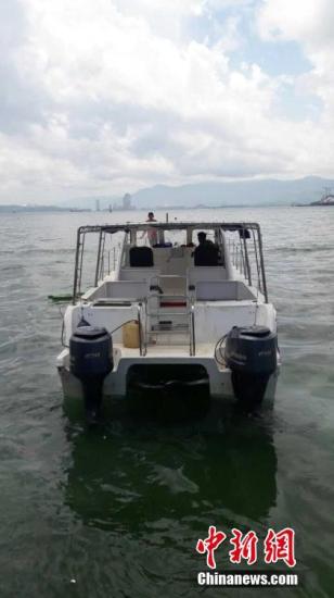 1��29����Ϣ��һ������28���й��ο͵Ŀ�ͧ���ڸ����ɰ�¬��ǰ��ɳ���������ξ��㻷̲��;��ʧȥ��ϵ��(ʧ����ͧ����ͼ)ͼƬ��Դ��ͨѶԱ�ṩ