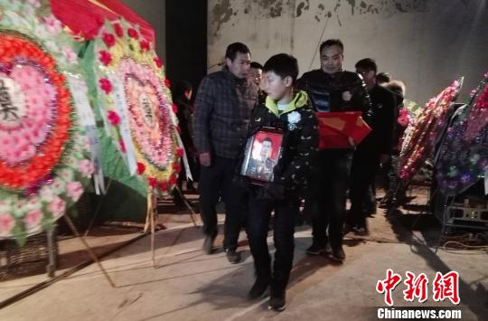 �ź���ʿ�����˴������Ĺǻһص���������˼� ��