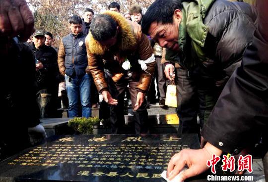 ͼΪ�ź���ʿ����������˼� ��