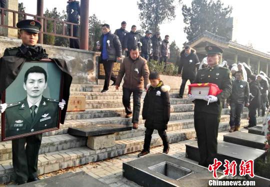 ͼΪ�ź���ʿ�ĹǻҰ�������ʿ��԰�ڡ������˼� ��