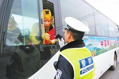 ���ʥ�ݳ���һȺ�������֣�ԭ������Ա�����ݳ�