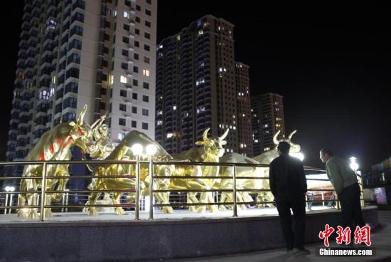 ����ͼ��2015��12��2�գ��ོ����С���ľ����ڴ������ܣ����Ͼŵ��С���ĵƹ���Ȼϡϡ������ ��������� �ź� ��