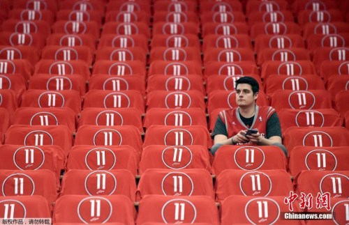 �ڻ���빫ţ�ı�����ʼǰ��һ�����Թۿ���Ա����������˹�ٻ�������������ڣ��鲼��Ҧ��11�����µ�ͼ����Ҧ��11������������ʽ�ڱ����������г���Ϣʱ����С�