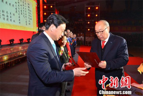 ���޹��ʶ��¾���ϯ��˫�㼯�š�˫�㷢չ���³���¡Ϊ���߰佱