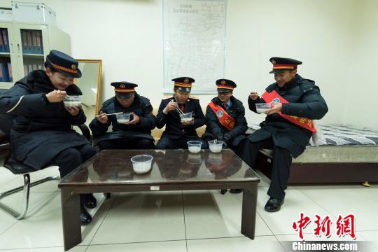 ֵ����Ա��ֵ���ҹ���Ԫ������������ ��