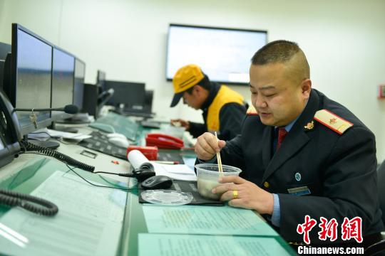 ֵ����Ա���ع�����λ��������϶��Ԫ������������ ��