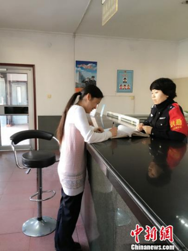 ͼΪŮ������������ΪȺ�ڰ���ҵ�񡣡����� ��