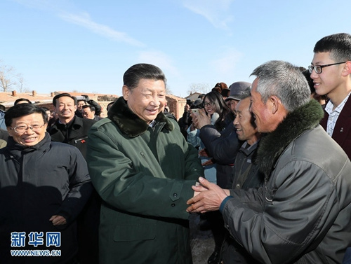 2017��1��24�գ�ϰ��ƽ�����ӱ�ʡ�żҿ��У�����ο�ʻ���ɲ�Ⱥ�ڣ�������ƶ���Ṥ��������ϰ��ƽ���ű���С��̨���ʤ�忴��ο�ʴ���