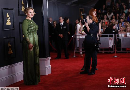 Adeleƾ��Hello�͡�25���ֱ��ñ������������������Ů�����Լ��������ר����׷ƽTaylor Swift��������ר��¼��