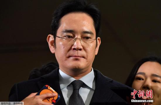 2��13�գ��ݺ�ý���������������ͳ�����ŵĺ�������������ٴδ������ǵ��Ӹ��᳤�����F��ȫ�����������ͳ���Ȼݺ����������Ǵ�˳ʵ�лߵ����ɡ��ݱ��������Ƕ�����������16����Ժ�������������غ�ʱ��һ�����ٴδ��������F��