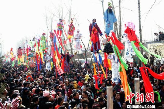 �̶��õĸ�̨�ڴ���Ѳ�ݡ����������ź��� ��