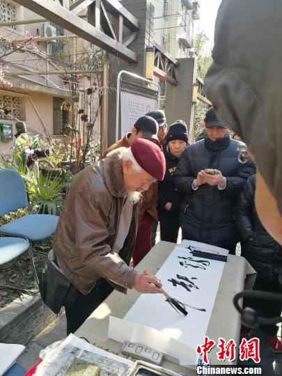 �׷����������������浹�顰�������������дʱ���ձʵ������գ��Ǳʷ���ת��һ���鷨���������¾� ��