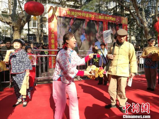 ��Ԫ���нֻ��ϵġ��Ϻ�Ū�ý����ӡ��� ĥ���������Ǹ⡢�����̵�ߺ��������������ɫɫ������ߵ�Ū���Ļ������¾� ��