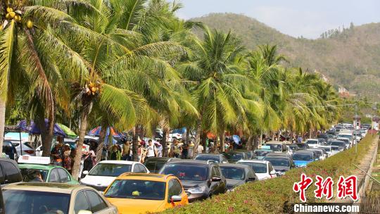 2��8�գ��ڶ��Լ��γ����ų�������������ɽ�������������� ��