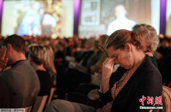 ����ʱ��2014��11��10�գ�������ķ˹�ص���������MH17����ʧ���ĸ��º������ߵ������Ǿۼ���һ����е��