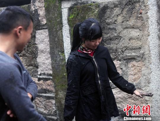 2��12�գ���������گ������̶���ϳ´�ӹ��Խ�һֱ������һ�����գ�ˤ(��)��ͽڡ�ÿ���Ԫ���ڴ��ա���ũ������ʮ���հݺ�֮��Ʒ(һ��Ϊˮ�����ǹ���򵥸�Ʒ)�����������С������һ��ץ���һ�����ǹ���Ȼ��һ�����������ǹ���һ�������ߵ������϶���͡��������� ��