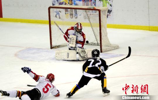 ͼΪ�����������ʨ���������˲�䡣������ ��