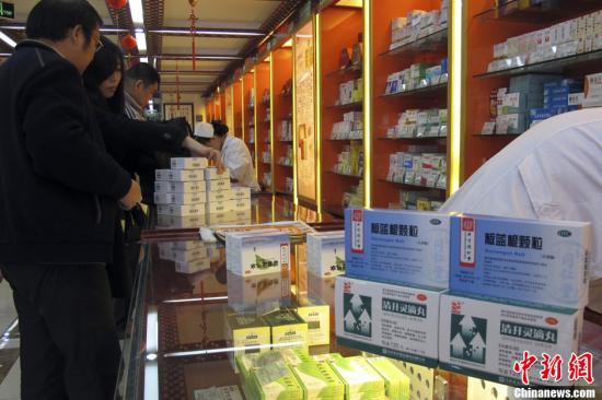 ����ͼ������һ�����ֺ�ҩ���ڣ�ǰ������ҩƷ���������ﲻ���������緢 ���˼ ��