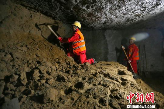 ��������8�������ڼ����ӳ��ߵ�16����վ��ȫ��������ͼΪ���½��蹤�ء������� ��