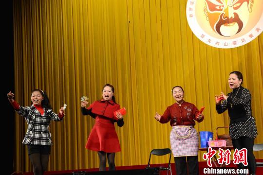 ͼΪ����ɽ��Ϸ����Ů���١������Ž� ��