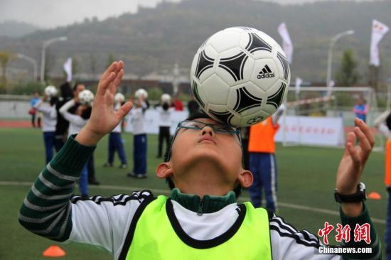 10��23�գ���Ϊ��У԰�����³����������Ҫ����֮һ��һ�á�У԰���򹫿��Ρ����Ӱ�ʵ��Сѧչ������ʮ�����Ե��ص�ѧ���ڽ�����ָ���£����ܿ������򡣡�У԰�����³���������ȫ��������У԰�������쵼С��칫�����죬��ʡ��������У԰�������쵼С��칫�ҳа��һ����������ƹ����Խ���5���ڱ����а�һѧУ��������������ȫ��20��ʡ(������)��չ����ػ����һ�� ��