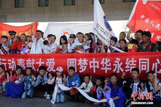 9��8�գ������Ĵ�ʡ���β��������ݺ��˱��е�76λ���Ĳ�����̱���ǹؽڵȼ����Ļ��߼�������������𳵴ӳɶ��ִﱱ�������ܸ���ҽԺ������ҽԺ����ž���ҽԺ�Ⱦ���15�Ұ���ҽ�Ƶ�λ���������ơ���Щ�������ɡ�ͬ�ġ������й��ġ����͹�����Ŀ��2016��7���ڸ��β��������ݻ��ɸ�������ȷ�����Ѿ������󡣡�ͬ�ġ������й��ġ����͹�����Ŀ������ͳս��������Ժ�Ȱ졢��������ίָ�����й������Ļ������뷢չЭ�ᡢ�й���ʮ�ֻ���ᡢ�����к�ʮ�ֻ�������죬������ҩȫ����������2008�귢��������������9�������ٱ��������������չ�������ۼ�Ϊ40�����Ⱥ���ṩֱ�ӵ�ҽ�ƽ������������500�������Ĳ���...