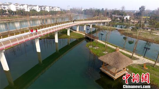 λ��ۯ�����������ߺӵġ�˫���š�����С�� �� ���� ��