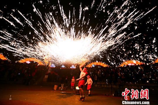 ͼΪ������Ҽ��������Ļ��Ų�ͭ���������ݡ������ΰ ��