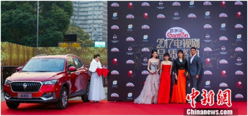 ������˧����Ů�������࣬�����ġ����Ρ���˸��ͬ�ߺ�̺