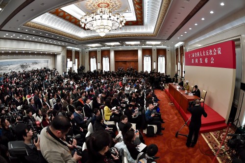 ʮ����ȫ���˴���λ����׳�������4�վ��У���ᷢ���˸�Ө������� ���������� ��˶��