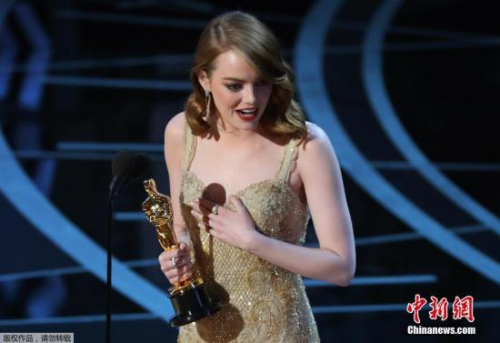 ���ꡤ˹ͨƾ���ڡ�����֮�ǡ��еľ����ݳ���ð�˹�����Ů����