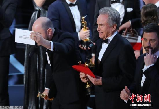 �ڽ�����˹�����ӰƬ��ʱ���ֳ��������������ڰ佱�α�һʱ���󣬴��ѡ��¹��к�����ɡ�����֮�ǡ������ա��¹��к��������ӰƬ�������С�