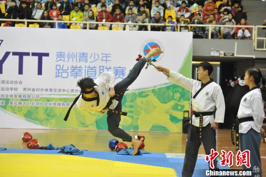 ͼΪ��������˲�䡣����ΰ ��