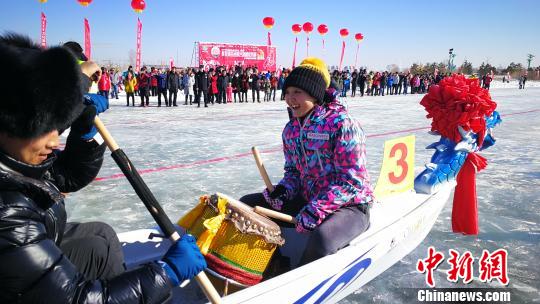 ͼΪŮ���ֻ��������������۹��֡����к粨 ��