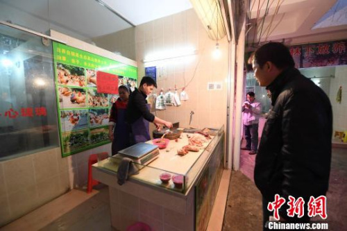 2��24�գ������������ж��ű�ũó�г������⡣������ ��