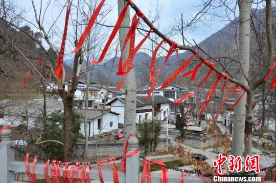 ƽ��������·���۴��αȵķ��ݡ��Ӵ��д����Ľ�ˮ��������ʡ¤�Ͽ��س������Ŵ�������ͬ���������������һ�㣬���ش��񶼲������뵽�������ա���ͨ���ߡ�ͨѶ�����ΰ��������������ͨ��������ֵ�����䡱��Ϊɽˮ���У������ϻ��ء����͡��������� ��