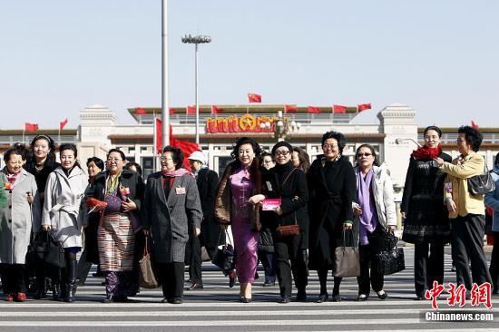 3��7�գ�������ˡ����ʸ�Ů�����⸾Ů�д����ڱ����������þ��У�ȫ����ЭŮίԱ����᳡����������� ���� ��