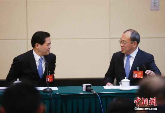 ����ͼ��3��7�գ�ʮ����ȫ���˴���λ������ϴ����ž���ȫ����飬����ƻ������Ԥ�㱨�档ͼΪȫ���˴����������ʡί��ǳº�������ȫ���˴����������ʡ����ɷ��ڽ�̸����������� ���� ��