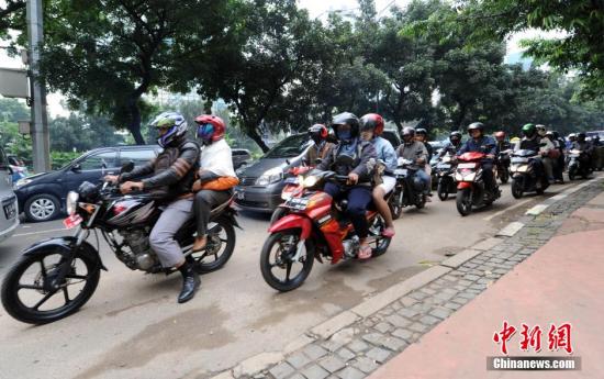 ӡ�ᣬ�����°�ʱ���ʮ�ֽ�ͷ���Ⱥ��̵Ƶ�Ħ�г��Ӹ���׳�ۡ������Ƽ���ǧ��ٹ֡� ���ɸ� ��