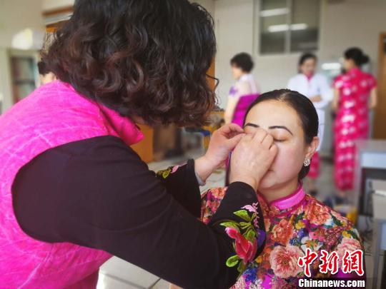 ����ϼ�ǵ���20����ļ����򣬽������������е�һ�δ��ϼٽ�ë����Ũױ��Ĩ������ʾ�ˡ��������� ��