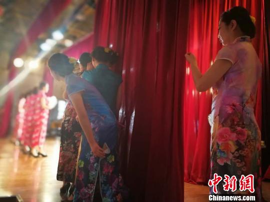 ���ڽ��ź򳡵ı����ߡ��������� ��