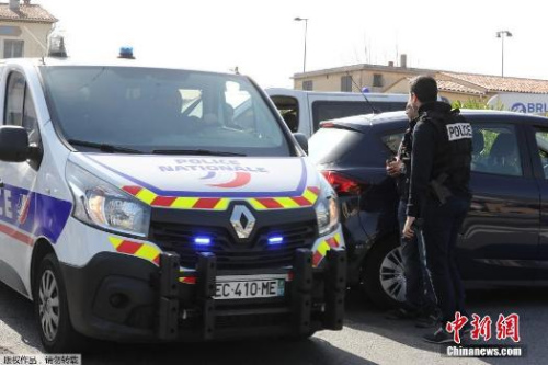 ����ʱ��2017��3��16�գ������ϲ�С�����˹һ�����з���ǹ���¼�����ɶ������ˡ�